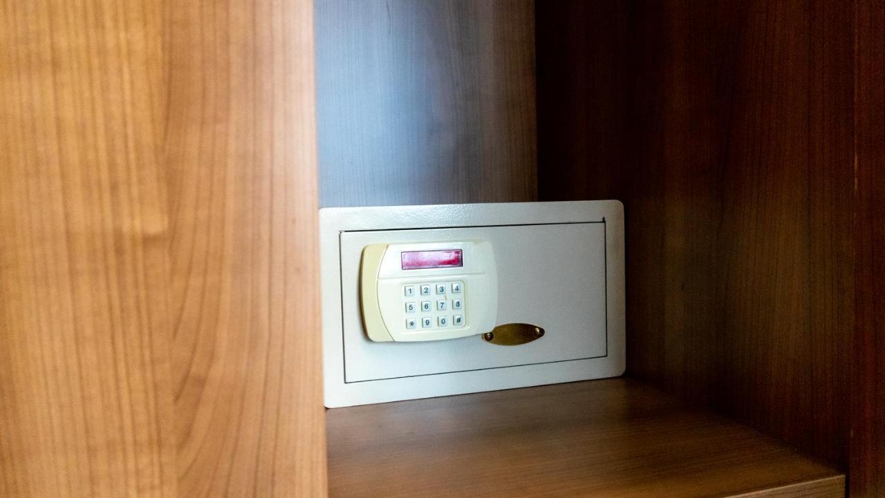 Bursa Suites Apart Otel 外观 照片 A safe in a hotel room